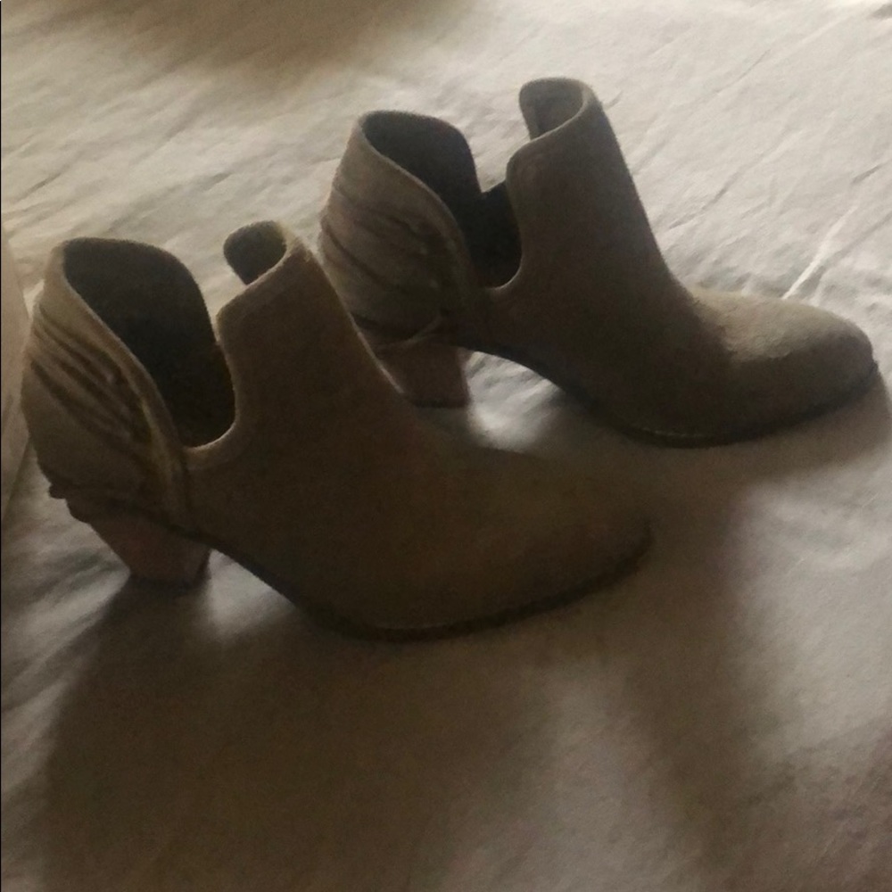 Yellow Box Booties - Picture 5 of 6